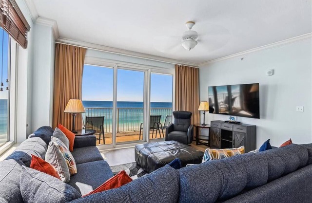 Gulf Front Corner Unit Fantastic Views Free Beach Service!