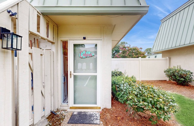 Hilton Head Cabanas condo with patio & on-site pool - walk to beach & Coligny