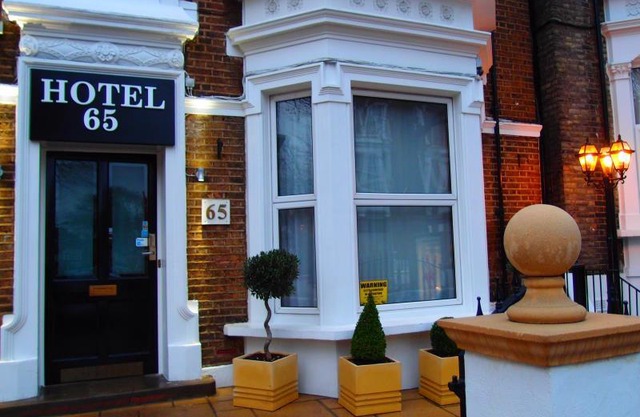 Hotel 65