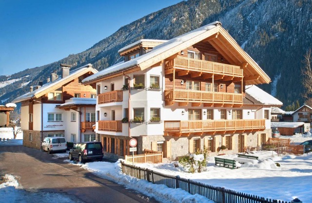 Hotel ∙ Hotel Apartments Neuhaus - INCL. LIFT PASS Apartment, sleeps 3 (approx. 46 m²), HB PLUS
