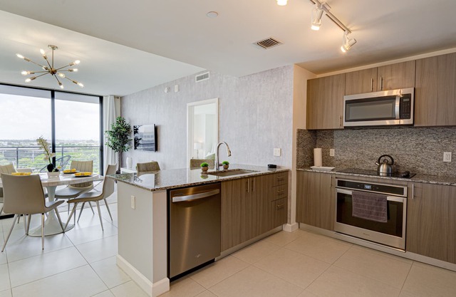 JC811 Downtown Doral 1 Bed & 1 Bath