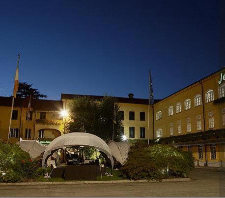 Jet Hotel 
