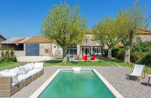 Les Baux de Provence Villa Sleeps 10 Pool