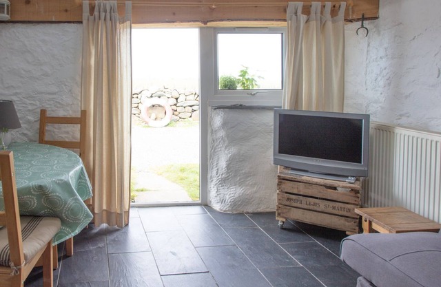 Located close to beaches, Snowdonia National Park and within the Llyn Peninsula.