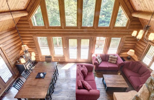 Log Cottage Huron, Private Hot Tub, Getaway in nature