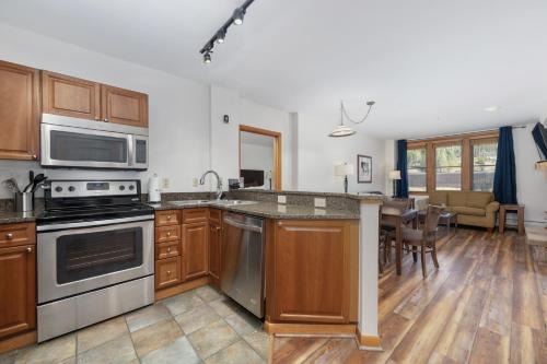 Lovely Zephyr Mountain Lodge condo with Continental Divide and Village Views condo