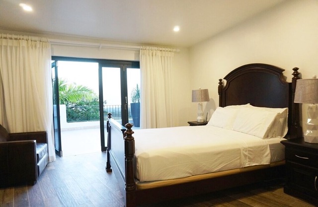 Luxury Art Filled Villa with Pool and Ocean Views - Martello House
