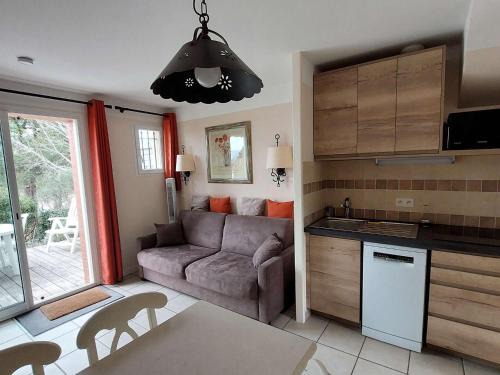 Maison Duplex 5p avec Terrasse, WIFI et Parking, Grospierres - FR-1-382-86