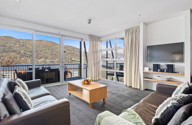 Marina Quarters 405B