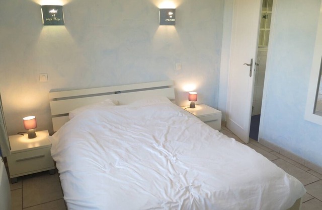 MESSANGES, nice 4-BR villa with swimming-pool