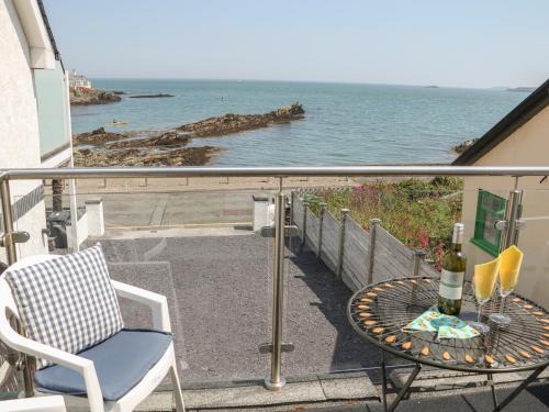 Min Y Traeth 