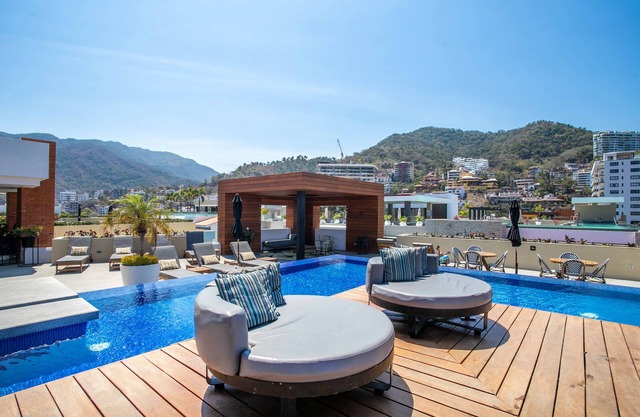 Modern 1BD 2BA w/2 Balconies | POOLS & GYM OPEN