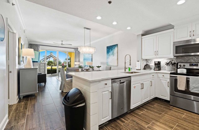 Modern Upscale Condo Ground floor with easy beach access. Beach Service included $60 day Value!