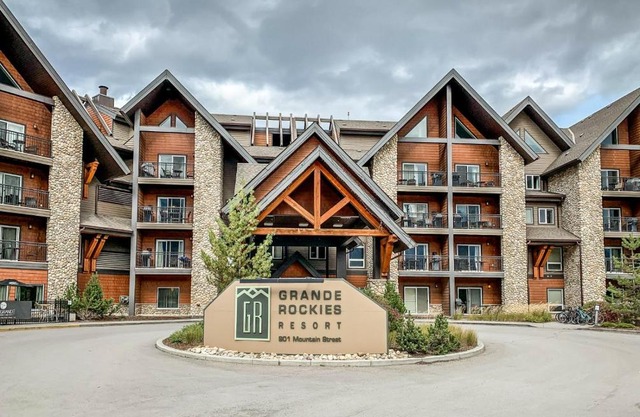 Mountain Fun - With Open Pool And Hot Tub