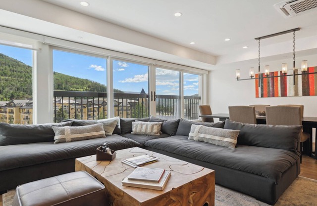 Mountain Modern 3BR A/C High-Floor Views & Stone Fireplace Luxury