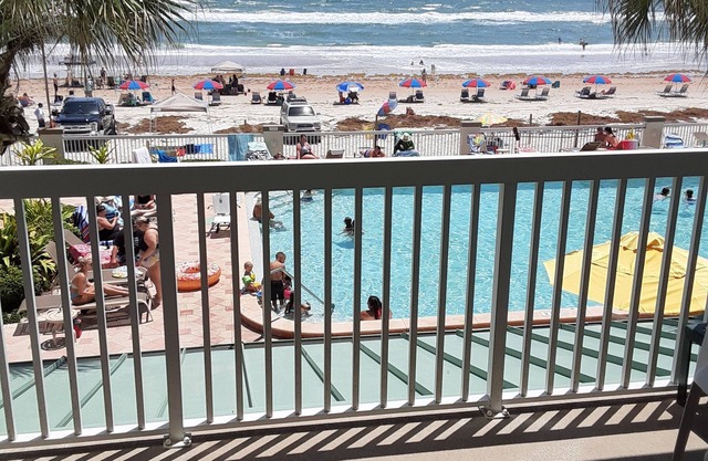 Ocean Front Condo. Magnificent Beach View.1B 1B Sleep 4. Hot tab & 2 pools open