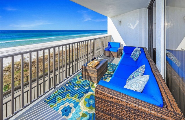OCEAN FRONT! Private Beach-Heated Pool-HotTub-Beach Chairs included!