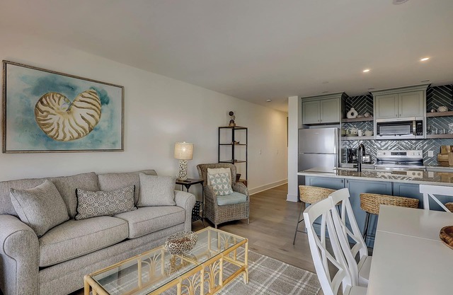 Oceanfront Villa, Heated Beachside Pool!