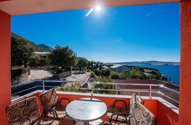 One bedroom apartment with terrace and sea view Starigrad, Paklenica (A-14113-d)
