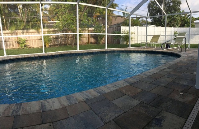 Peaceful Venice Pool Home convenient to several Beaches
