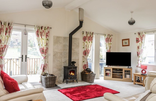 Pine Tree Lodge, DOLLAR