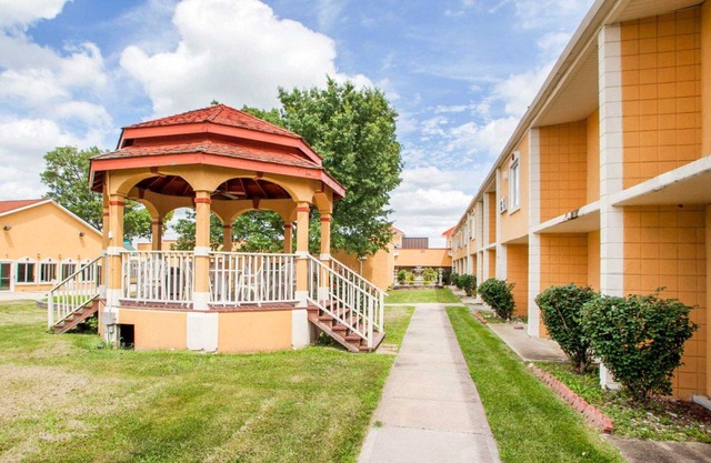 Quality Inn & Suites Kansas City - Independence I-70 East
