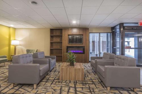 Quality Inn Suites Downtown Windsor 