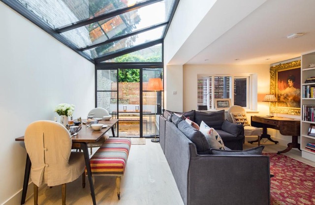 Quiet Classical/Modern Designer Garden Flat