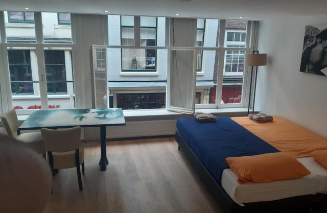 RED LIGHT DISTRICT COZY APARTMENT