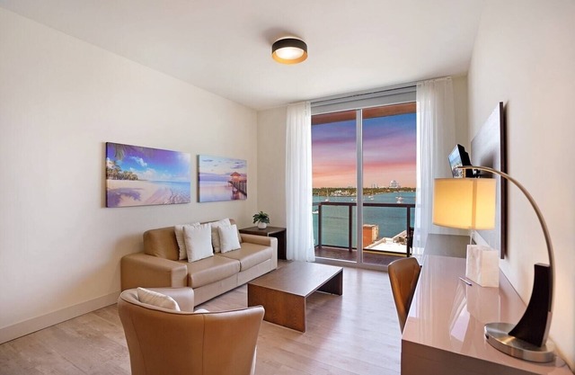 Relaxing 2BR Sunsets Over The Water-CS12