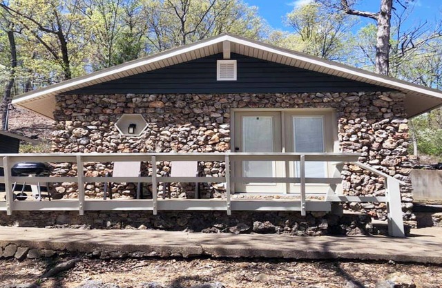 RENOVATIONS COMPLETE! Sunrise Shores Cabin #2 Lake Front with a POOL!!
