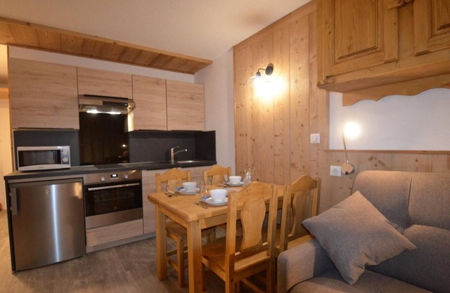 Resort center, 8th floor, view ski slopes, balcony, tv, 24m², Les Menuires