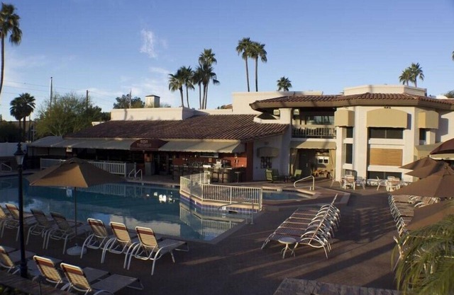 Scottsdale Camelback Resort Elegant 2BR Condo with Garden