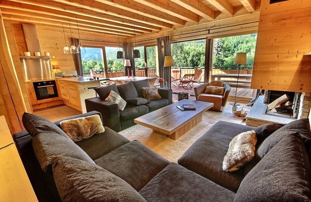 Sleeps 14. Charming and prestigious apartment in Serre Chevalier