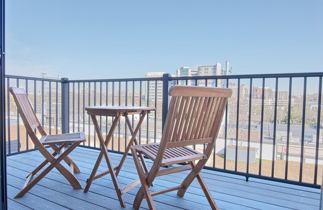 Sonder | Belcourt | Gorgeous 1BR + Balcony