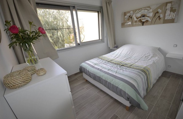 SPACIOUS 2 PIECES CROSSING Ideal for 1 couple and 2 children
