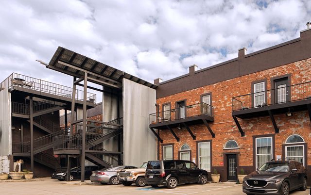Spacious Castleberry Hill Loft 15 Min Walk to Mercedes Benz Stadium