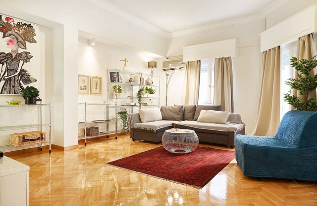 Spacious elegant 3 bedroom apartment in the heart of Athens