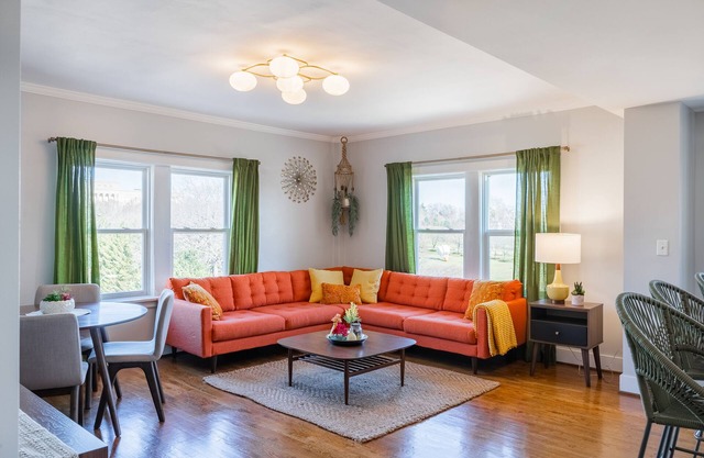 Spacious Plaza Condo 12