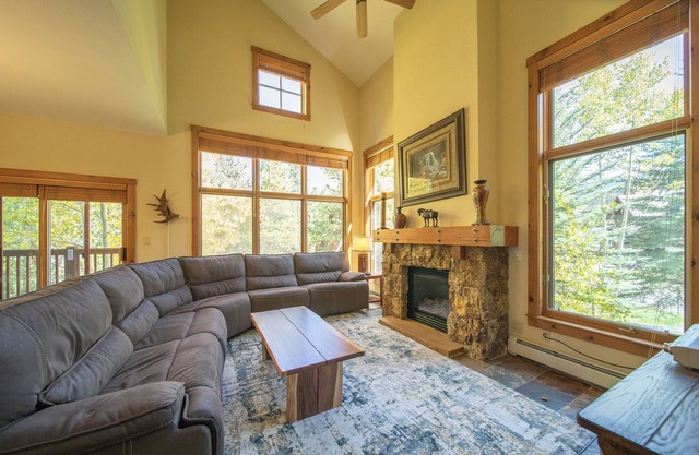 Spacious Townhome | 4BR + Lake & Summer Fun