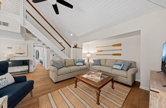 Spinnaker Beach House! Golf Course Views! Pet Friendly! Amenity access included