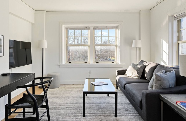 Steps to Shops, Eats | Easy Access + W&D | Zencity