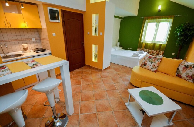 Studio Apartment With Garden View