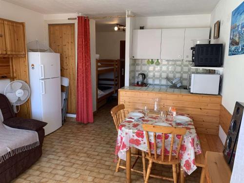 Studio Cabine à 100m de la Plage, Terrasse, Proche Commerces - 4 Couchages - FR-1-423-215