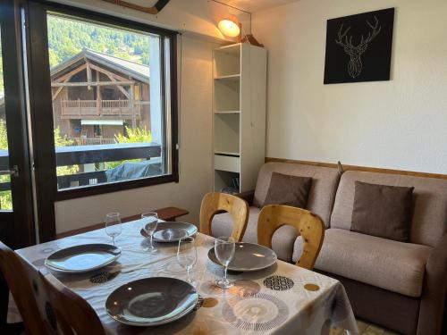 Studio chaleureux avec balcon au centre de Samoëns - FR-1-624-83