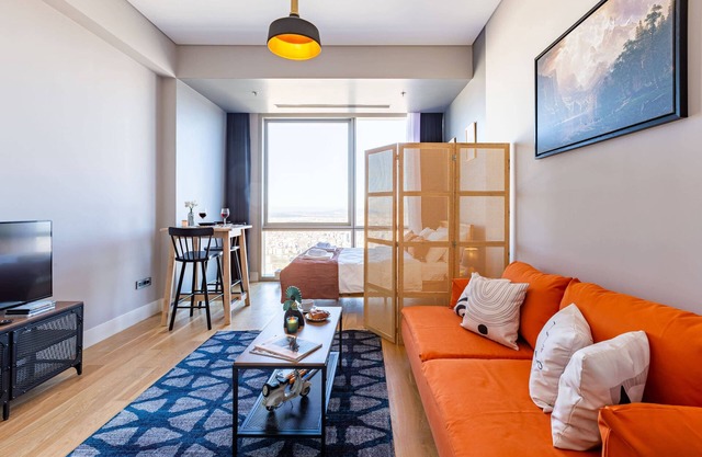 Studio Flat with Panoramic City View in Atasehir