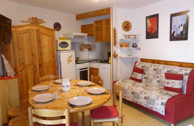 Studio cabin for 6 in Contamines-Montjoie with private parking