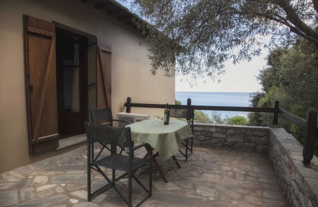 Studios for 3 adults or 2 adults + 2 children with balcony or terrace with panoramic sea view