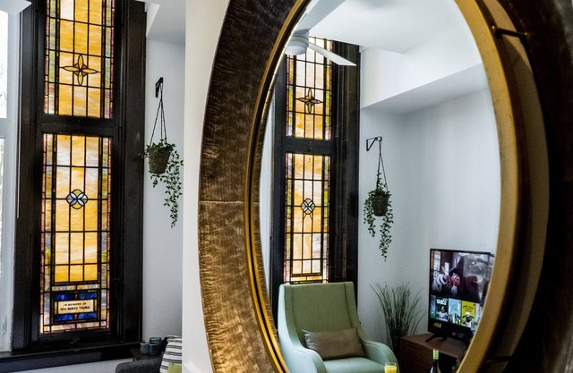 The Church | King Bed, Fast WiFi, Long Stays Discounts