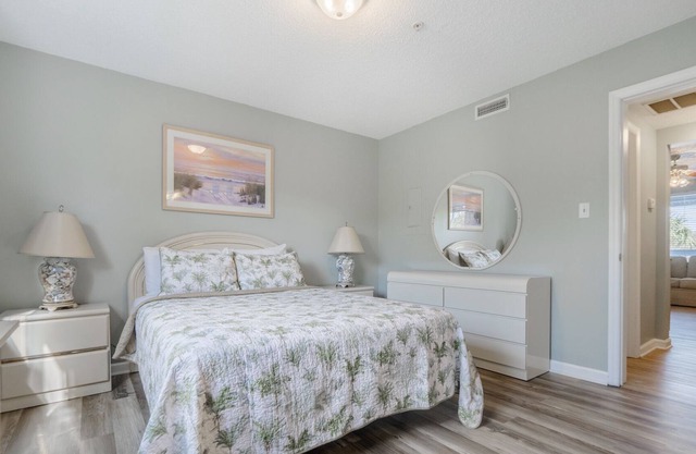 The Waterway 233: 1BR, 1BA, sleeps 4 - Apartment with complex pool!